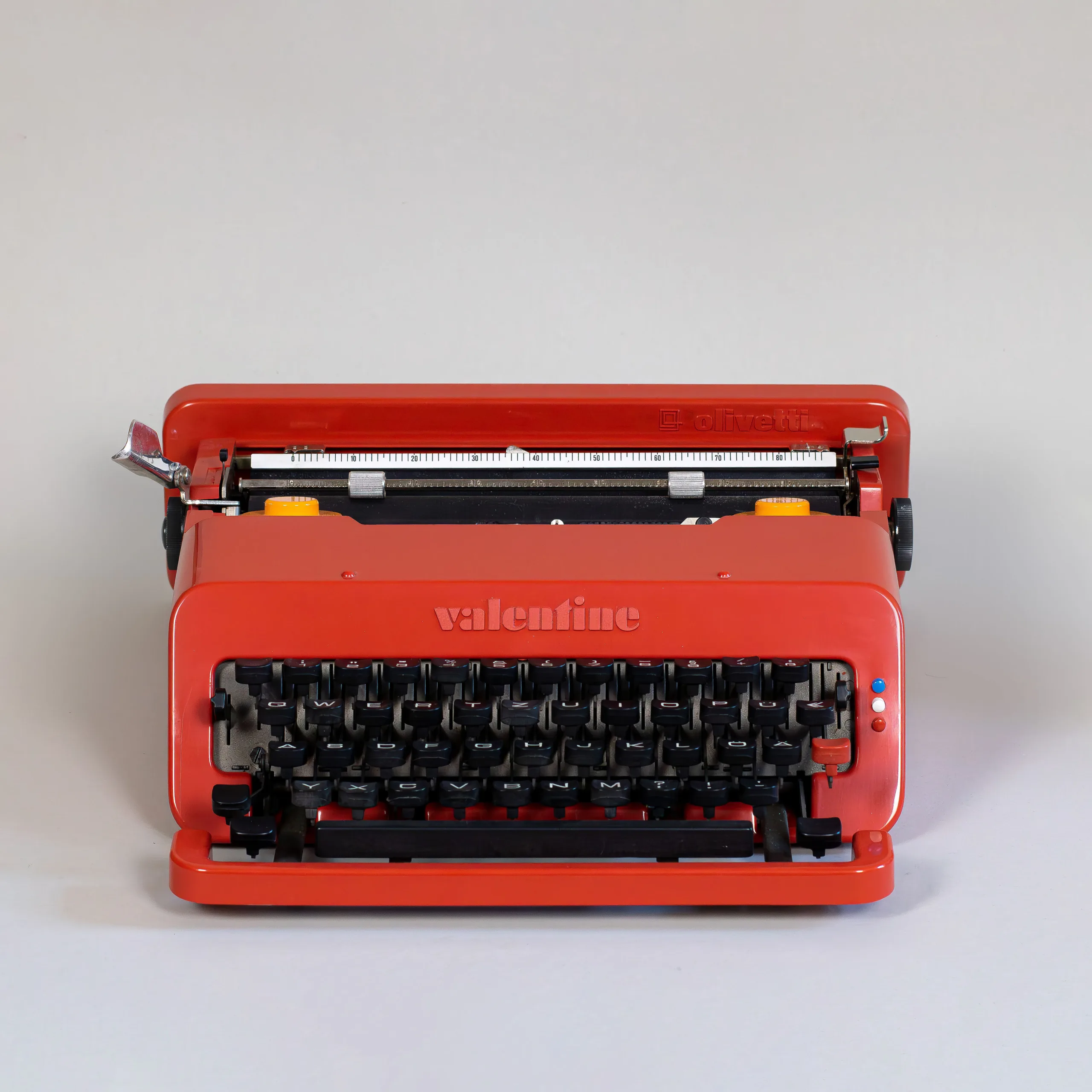 Maquina de escribir Valentine, Ettore Sottsass y Perry King para Olivetti,  1961 – 20thDesigns